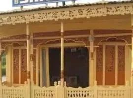 Houseboat Shamshad
