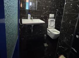 Hotel b&b，位于Rrogozhinë的酒店