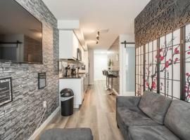 Gorgeous looking 2 bedroom Apt in downtown silverspring，位于银泉的酒店