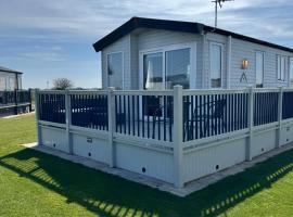 6 birth caravan chapel st Leonards trunch lane，位于查珀尔圣伦纳兹的酒店