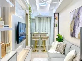 Eastovia Suites city center condo with pool at Fame
