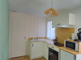 Léo - Cosy Studio entièrement rénové avec courette，位于维希的酒店