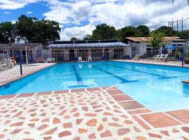 hotel villa palmera campestre，位于梅尔加的宠物友好酒店
