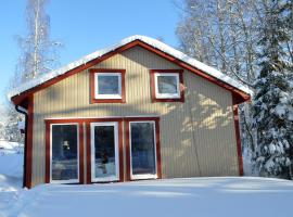 Spacious home in a tranquil village setting，位于Ockelbo的酒店