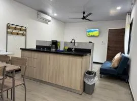 Punta Leona, beach 5mn,gated parking, AC, TV, WiFi