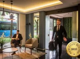 雅伦湖酒店