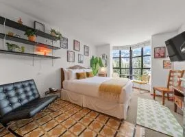 Mid Century Modern - Studio w Pool & Hot Tub