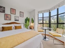 Mid Century Modern - Studio w Pool & Hot Tub