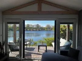 Luxe nieuwbouw chalet aan het water