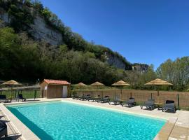 Camping LE MOULIN DE CAUDON，位于多姆的酒店