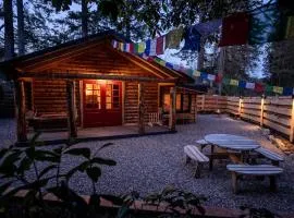 The Happy Cabin Woodland Hideaway by the River