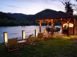 Drina Water House，位于Tadići的酒店