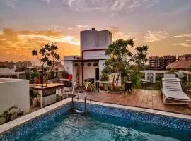 Hotel Sahibs Light - With Swimming Pool