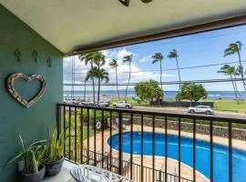 Bright Kihei Condo Across from Beach Pool AC Sleeps 4