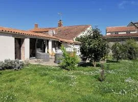 Maison en pierres avec jardin, 7 km des plages, 6 pers, 3 chambres - Le Bernard - FR-1-357-253