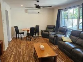 Bright, central and private home in Frankston