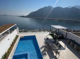 Al Dana Vitamin Sea Villa，位于富查伊拉的酒店