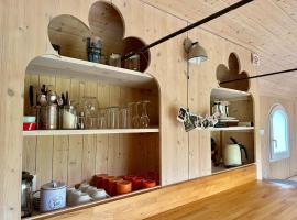 Glamping - stylová maringotka v srdci Ladova kraje, poblíž hlavního města Prahy，位于Stříbrná Skalice的酒店
