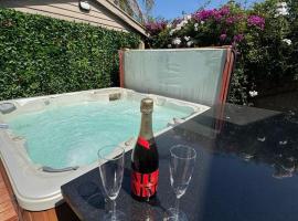 Spa Retreat Glenelg East，位于格莱内尔格的酒店