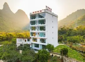 Yangshuo Shiqing Yuewan Hotel