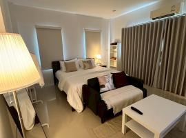 White Haven - Homestay for Ladies, Couple, Family，位于尖竹汶的自助式住宿