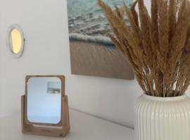 Strandlächeln Lodge - Ferienwohnung mit 2 Schlafzimmern，位于Hohenfelde的酒店