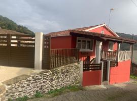 Casa do Feligrés e da Alsira，位于Nogueira的酒店