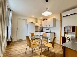 Sunny 2-room apartment with king size bed