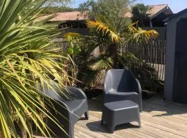 Agréable maison à Arès plein centre mais au calme et à cinq minutes à pied de la plage