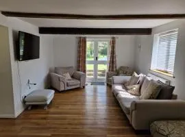 Character listed 2 bed cottage
