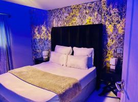 Ekuthuleni Guest House Benoni，位于伯诺尼的酒店