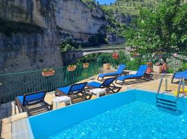 Logis Hôtel restaurant Auberge de la Cascade，位于圣埃尼米耶的酒店