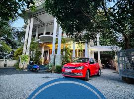 Thottungal Homestay，位于埃尔讷古勒姆的带热水浴缸的酒店