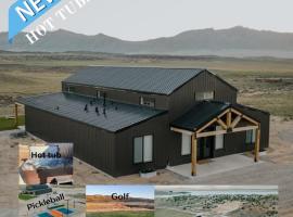 Yuba Lake Barndominium Resort，位于Levan的海滩酒店