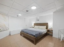 Shadyside, Pittsburgh !B Modern and Bright Private Bedroom with Shared Bathroom