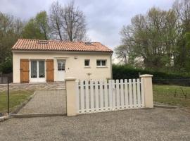 Charmante maison，位于Lagraulet-Saint-Nicolas的酒店