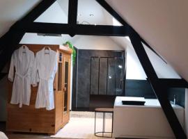 Ô13 Loft privatif sauna balnéothérapie à 30min de Pairi Daiza，位于Quiévrechain的酒店