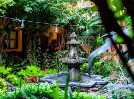 Hostal Fuente Castalia, B y B