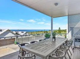 Bombora Beach House at Caves Beach Villas