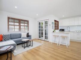 Buchanan Hideout - Cosy Bungalow by Merewether Beach，位于Merewether的酒店