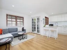 Buchanan Hideout - Cosy Bungalow by Merewether Beach