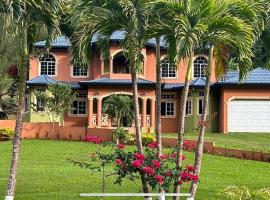Paradise Palms Estate，位于Newmarket的酒店