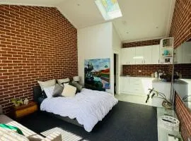 Studio in CBD Bathurst