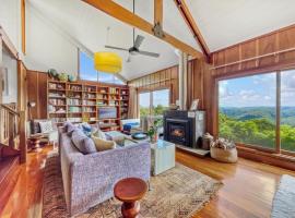 Luxurious Mountain Retreat near Maleny，位于Booroobin的酒店