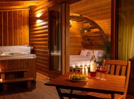 R&eacute;teskert vend&eacute;gh&aacute;z &eacute;s apartman，位于贝拉帕法瓦的带热水浴缸的酒店