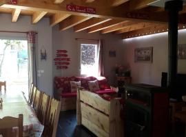 Chalet Toy 12 pers Luz Saint-Sauveur centre，位于吕兹-圣索沃尔的酒店