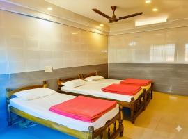 ATHITYA Rooms and Restaurant，位于Bhatkal的酒店