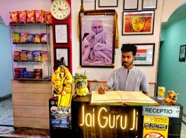 Hotel White Elephant Noida，位于诺伊达的酒店