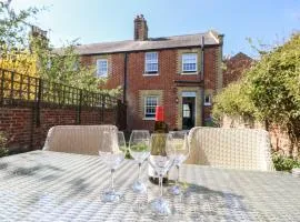 7 Coastguard Cottages