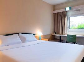 B&B HOTEL Grenoble Université 2，位于日尔的酒店